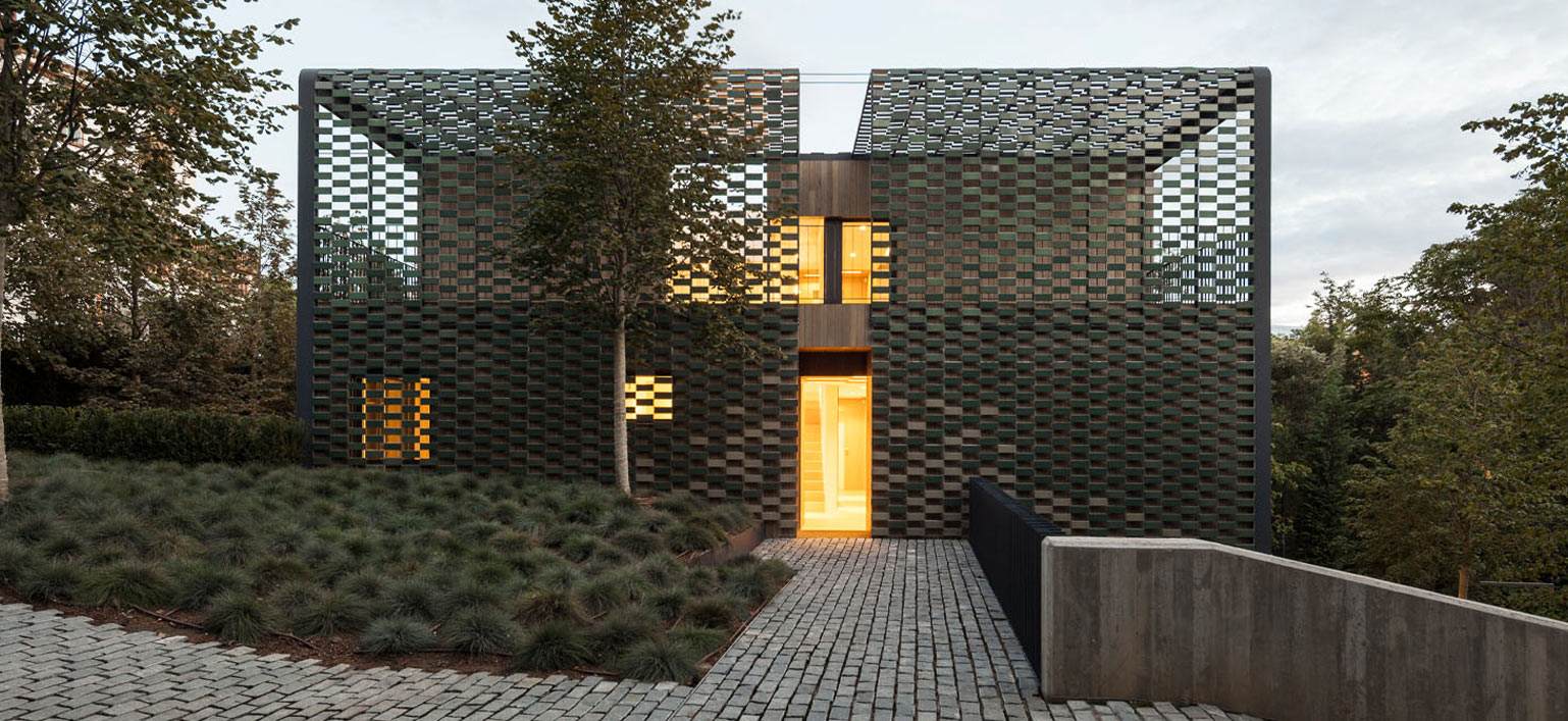 TR House